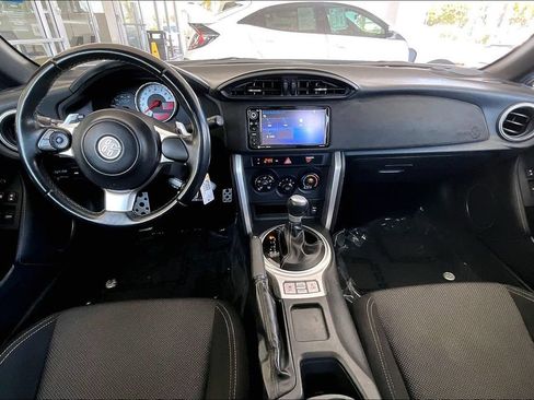 Used 2017 Toyota 86 RWD image 7