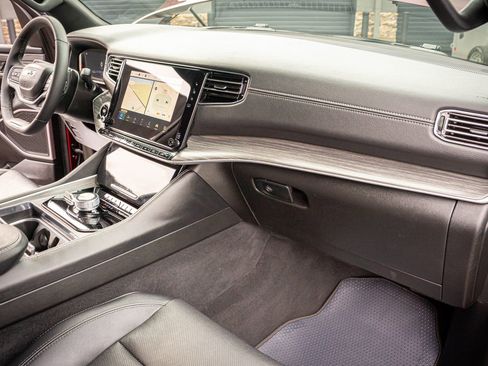 Used 2024 Jeep Wagoneer Series II w/ Flexible Seating Group image 35