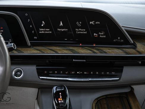 Used 2021 Cadillac Escalade ESV Premium Luxury Platinum image 33