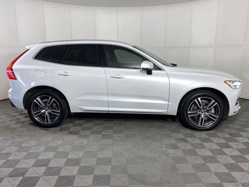 Used 2019 Volvo XC60 T8 Momentum w/ Advanced Package image 7