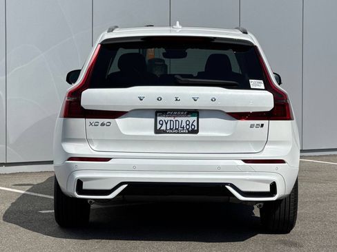 Certified 2026 Volvo XC60 B5 Core w/ Climate Package PRO AWD/4WD image 4