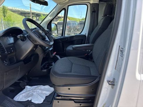 Used 2025 RAM ProMaster 2500 w/ U-Haul Equipment Group FWD image 15