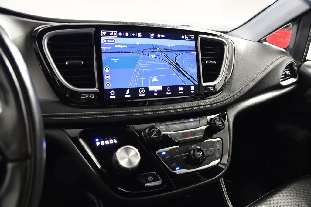 Used 2022 Chrysler Pacifica Limited w/ Uconnect Theater Family Group FWD image 27