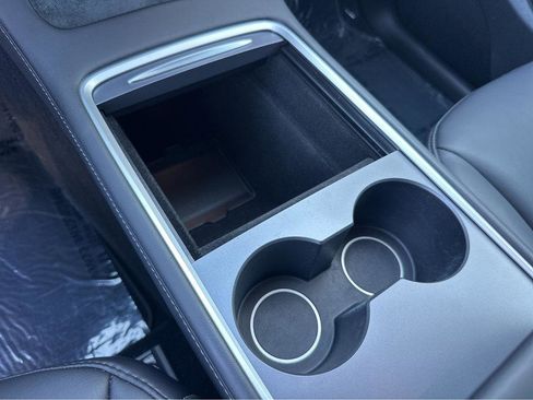 Used 2023 Tesla Model Y Long Range image 25