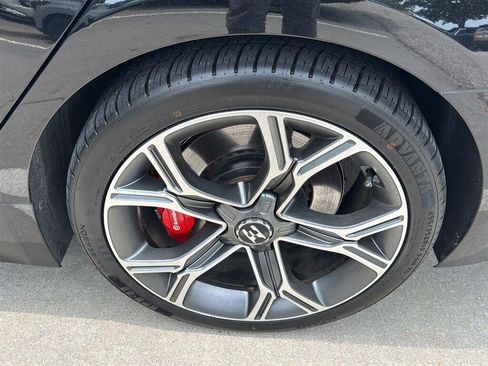 Used 2019 Kia Stinger GT2 AWD/4WD image 16