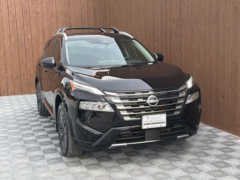 Used 2025 Nissan Rogue Platinum w/ Platinum Premium Package FWD image 13