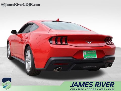 Used 2026 Ford Mustang Premium RWD image 3