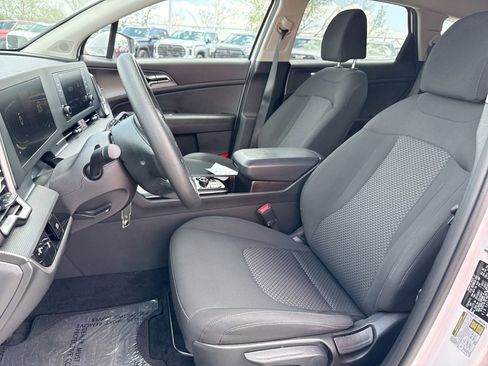 Used 2025 Kia Sportage LX FWD image 13
