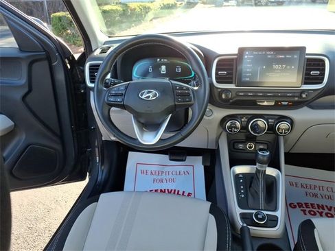 Used 2024 Hyundai Venue SEL image 11
