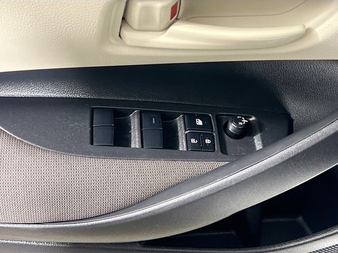 Used 2025 Toyota Corolla LE image 15