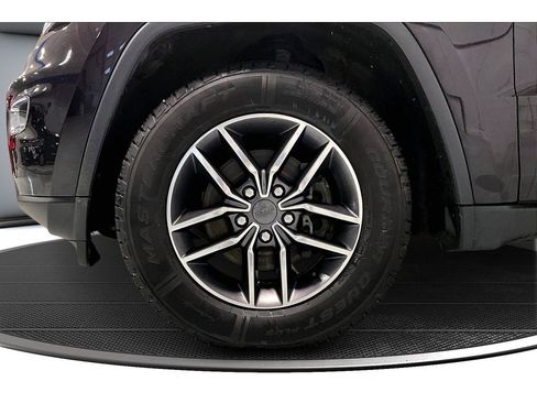 Used 2019 Jeep Grand Cherokee Limited w/ Luxury Group II image 10