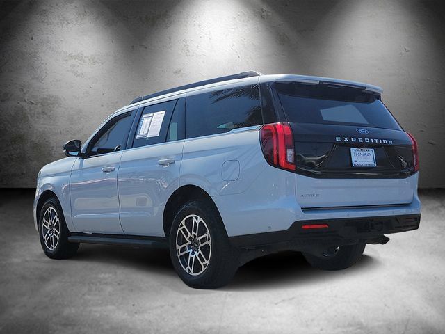 Certified 2025 Ford Expedition Active AWD/4WD image 4