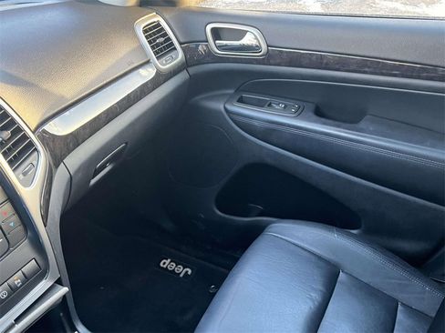 Used 2013 Jeep Grand Cherokee Laredo image 31