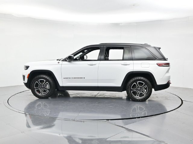 Used 2022 Jeep Grand Cherokee Trailhawk w/ ADV Protech Group II AWD/4WD image 7