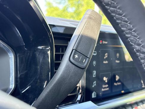 Used 2023 Chevrolet Silverado 1500 LT AWD/4WD image 10