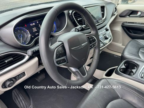 Used 2022 Chrysler Pacifica Touring-L image 22