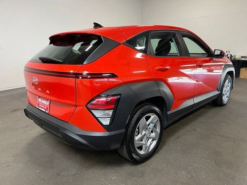 Used 2024 Hyundai Kona SE FWD image 3