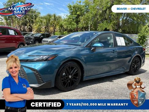 Used 2025 Toyota Camry SE FWD image 1