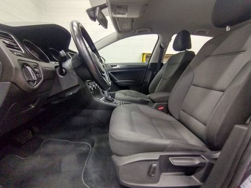 Used 2019 Volkswagen e-Golf SE w/ Driver Assistance Package image 17