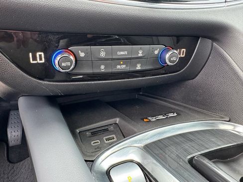 Used 2022 Buick Enclave Essence w/ Experience Buick Package FWD image 35