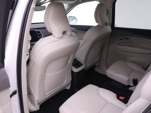Certified 2023 Volvo XC90 T8 Plus AWD/4WD image 13