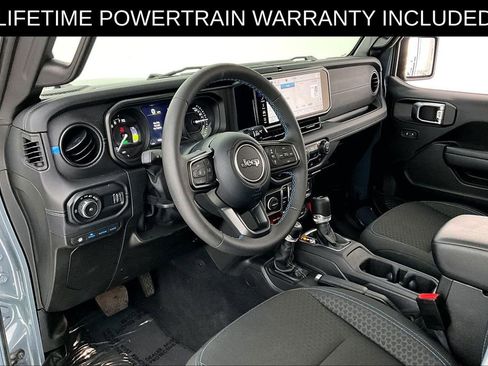 Used 2025 Jeep Wrangler Unlimited Rubicon 4xe AWD/4WD image 17