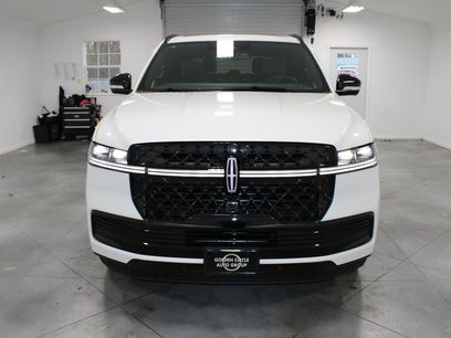 New 2025 Lincoln Navigator Reserve w/ Jet Appearance Package