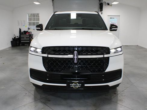 New 2025 Lincoln Navigator Reserve w/ Jet Appearance Package image 2