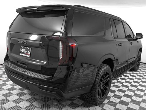 Used 2024 GMC Yukon XL SLT w/ SLT Luxury Package AWD/4WD image 4