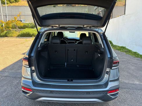 Used 2025 Volkswagen Taos SE image 32