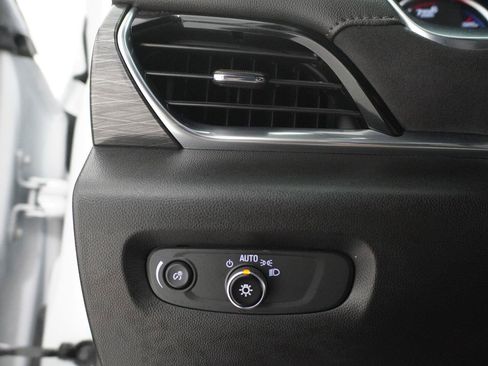Used 2023 Chevrolet Traverse High Country FWD image 14