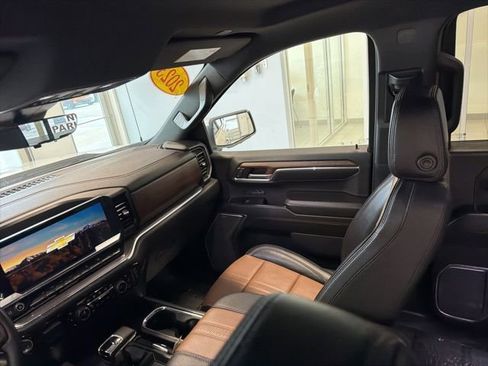 Used 2023 Chevrolet Silverado 1500 High Country w/ Technology Package image 31