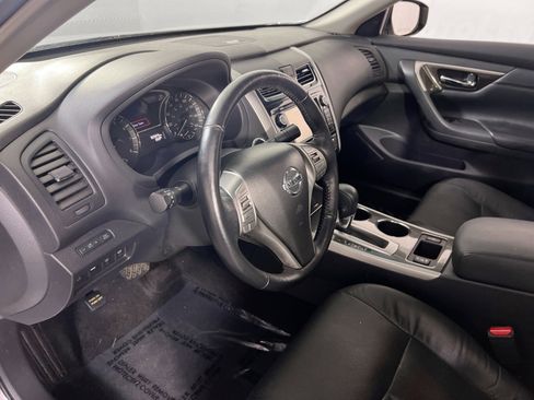 Used 2013 Nissan Altima 2.5 SL w/ Technology Pkg image 9