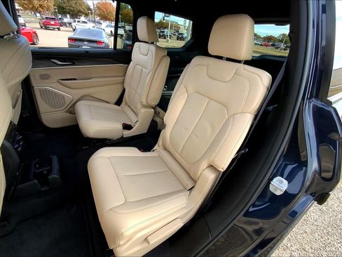 Used 2023 Jeep Grand Cherokee L Limited w/ Luxury Tech Group II AWD/4WD image 21