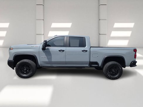 Used 2024 Chevrolet Silverado 2500 ZR2 w/ Technology Package AWD/4WD image 4