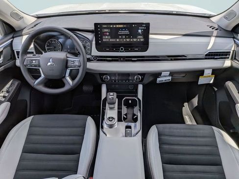 New 2026 Mitsubishi Outlander SE FWD image 13
