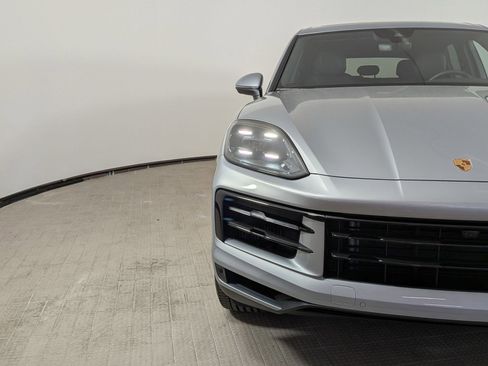 Certified 2025 Porsche Cayenne AWD/4WD image 12