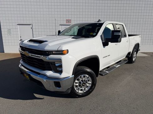 Used 2024 Chevrolet Silverado 2500 LT image 1