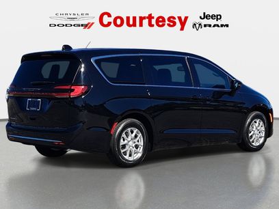 New 2027 Chrysler Pacifica Select