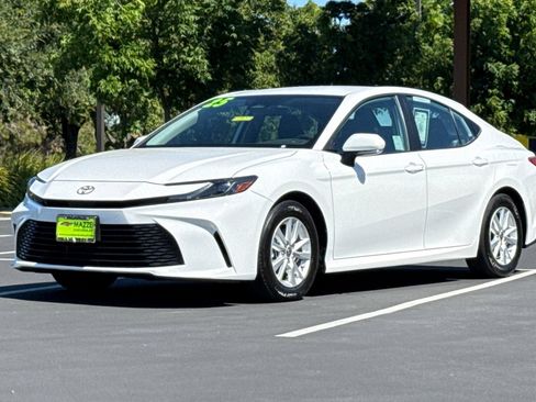 Used 2025 Toyota Camry LE FWD image 16