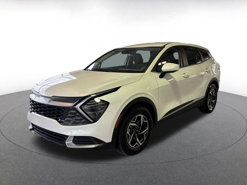 Used 2025 Kia Sportage LX image 8