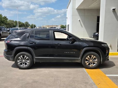 Used 2025 Chevrolet Equinox LT FWD image 2
