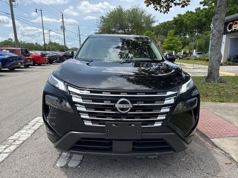 Used 2025 Nissan Rogue SV AWD/4WD image 3