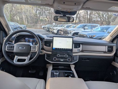 Used 2024 Ford Expedition Limited image 22