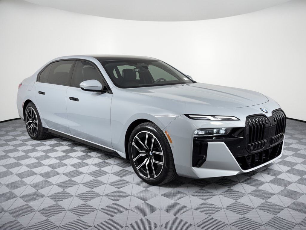 Used 2023 BMW 760i xDrive AWD/4WD image 7