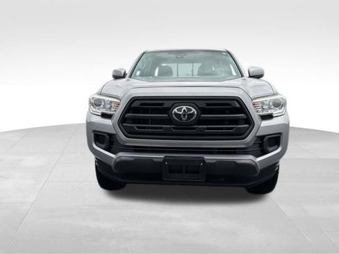 Used 2018 Toyota Tacoma SR image 3