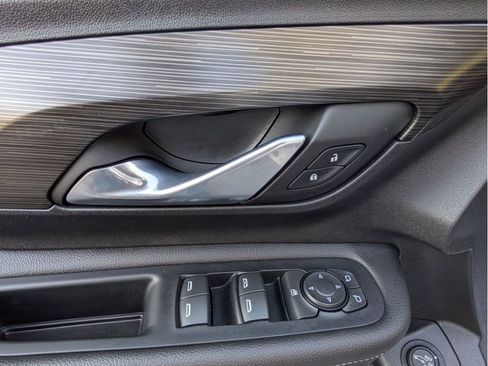 Used 2022 GMC Terrain SLE w/ Driver Convenience Package image 13