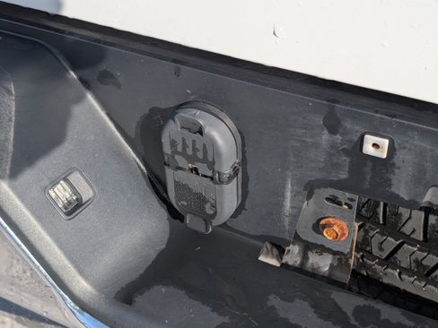 Used 2020 Chevrolet Silverado 1500 LT image 31