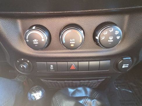 Used 2018 Jeep Wrangler Sport image 22