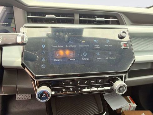 New 2027 Chevrolet Bolt LT FWD image 28